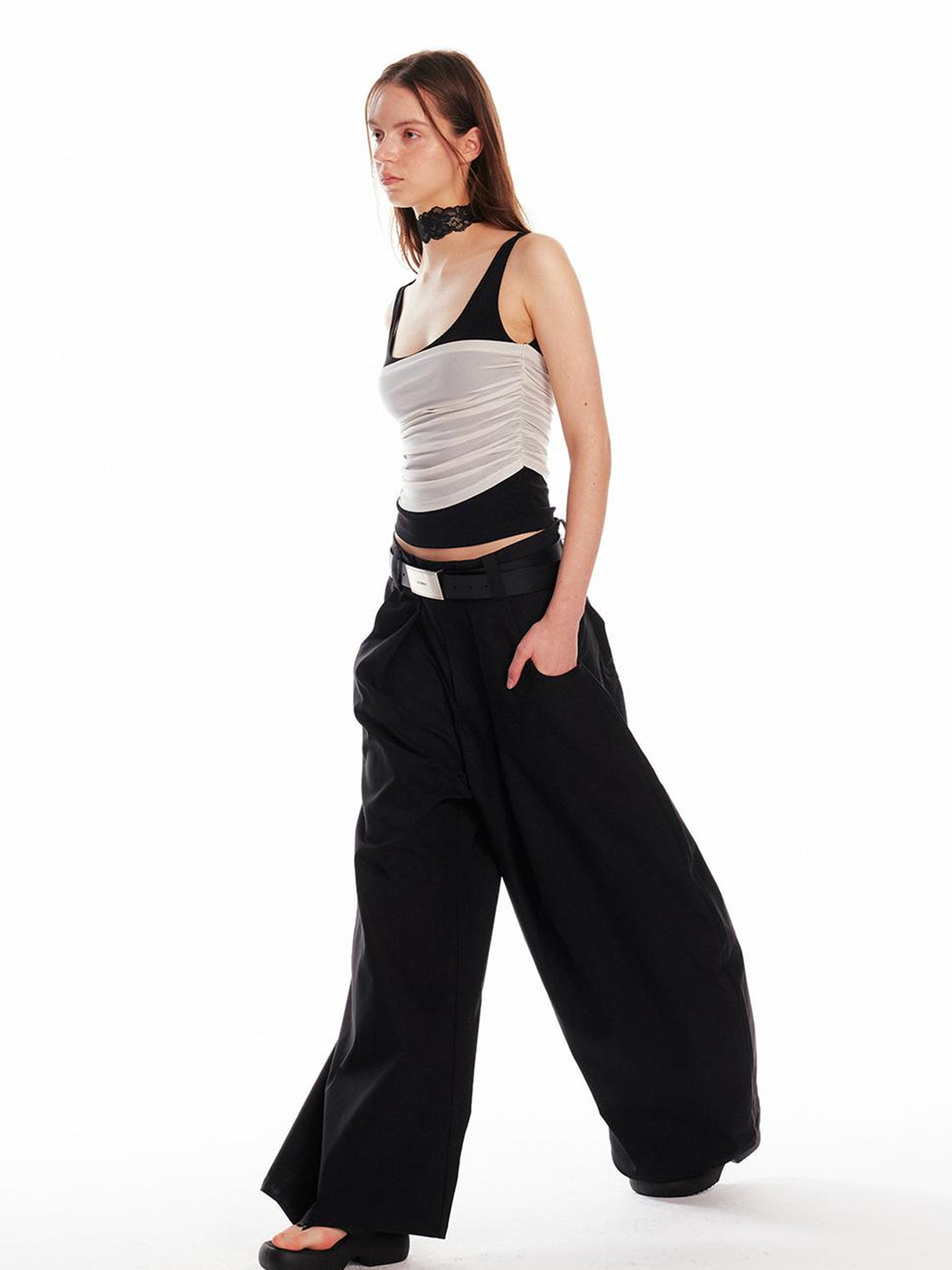 ALINNV STUDIO Relaxed Low Rise Wide Leg Curved Hem Pants