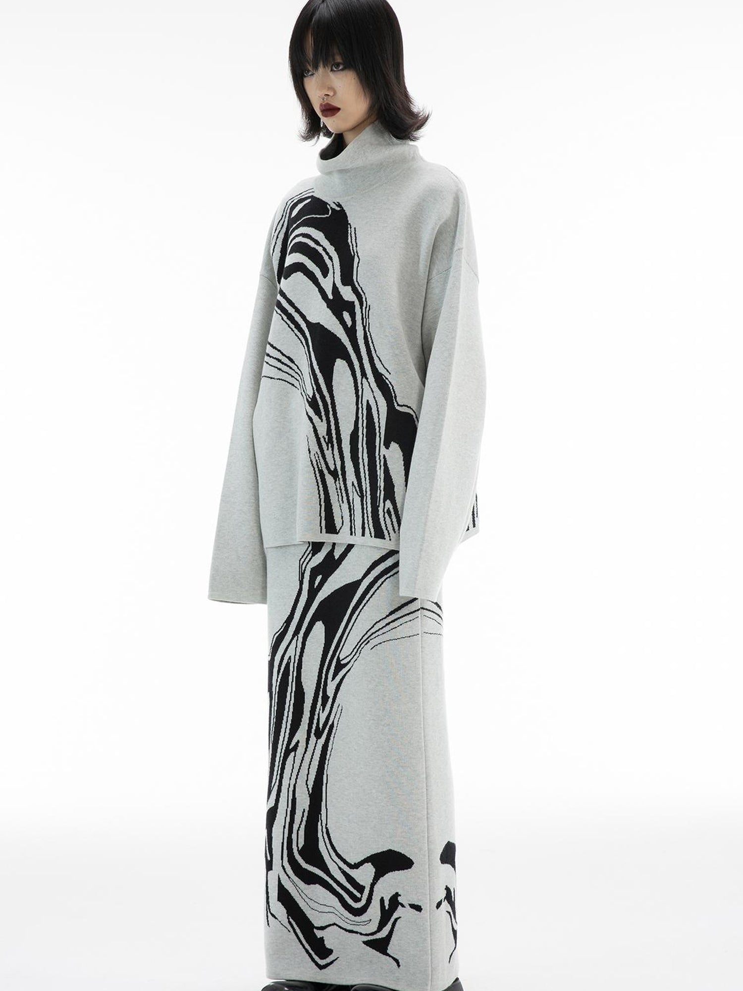 ALINNV STUDIO Two Sided Hand Painted Sweater And Straight Skirt Set