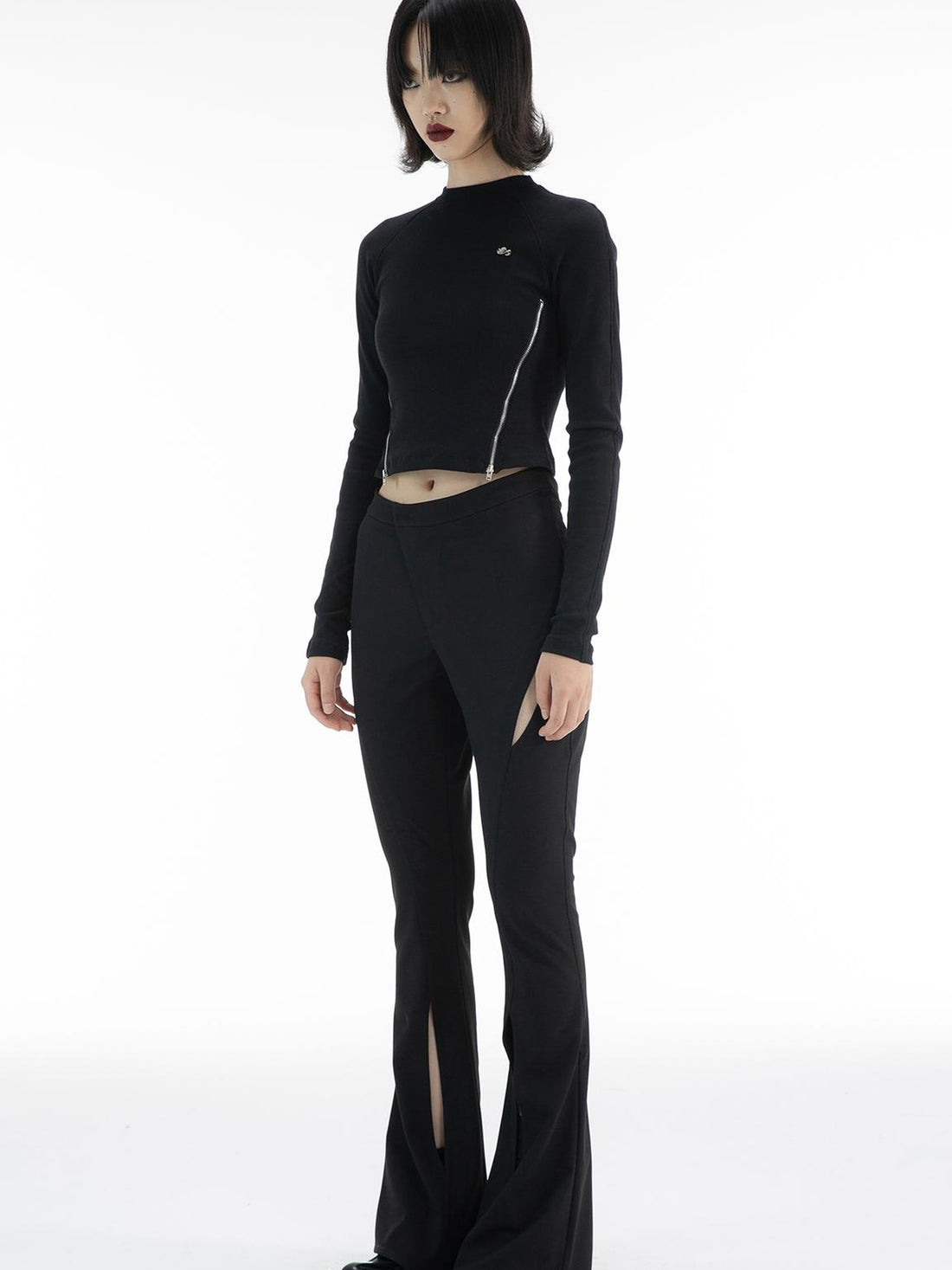 ALINNV STUDIO Two Way Zipper Fitted Crop Top with Raglan Sleeves