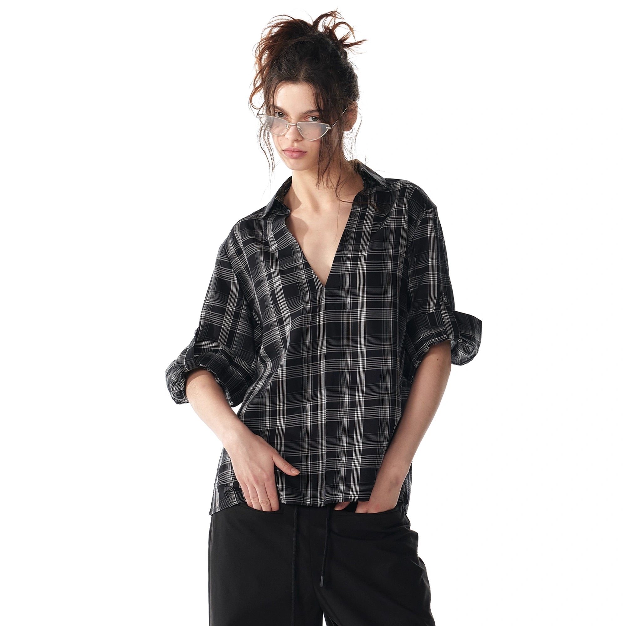 ALINNV_STUDIO_V-Neck_Checked_Shirt_With_Roll-Up_Sleeves_MISSTT