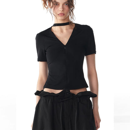 ALINNV_STUDIO_V-neck_Zip_Up_Cropped_T-shirt_With_Choker_Neckline_MISSTT