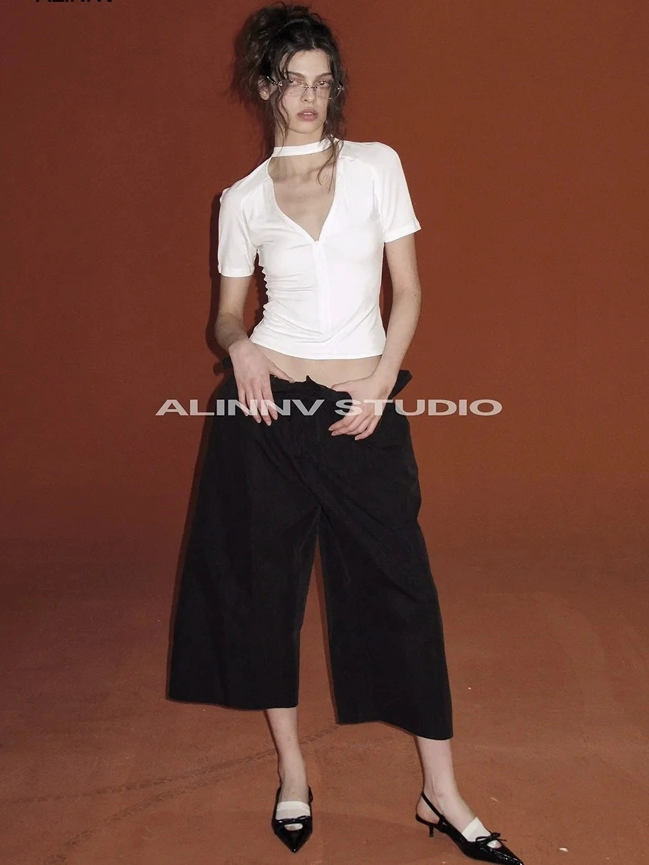ALINNV STUDIO V-neck Zip Up Cropped T-shirt With Choker Neckline T-shirt