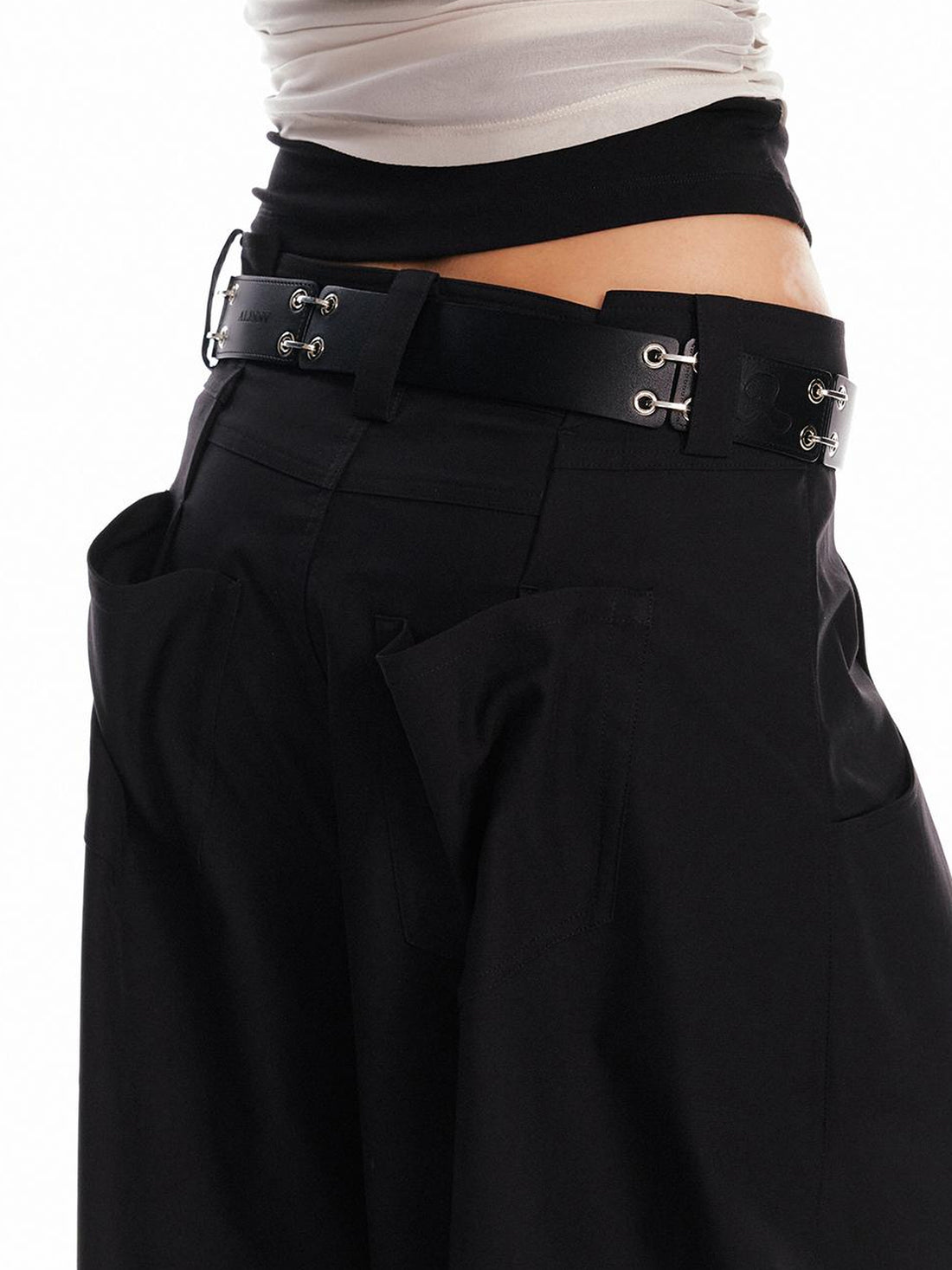 ALINNV STUDIO Vintage Wide Buckle Leather Belt With Linked Modern Design