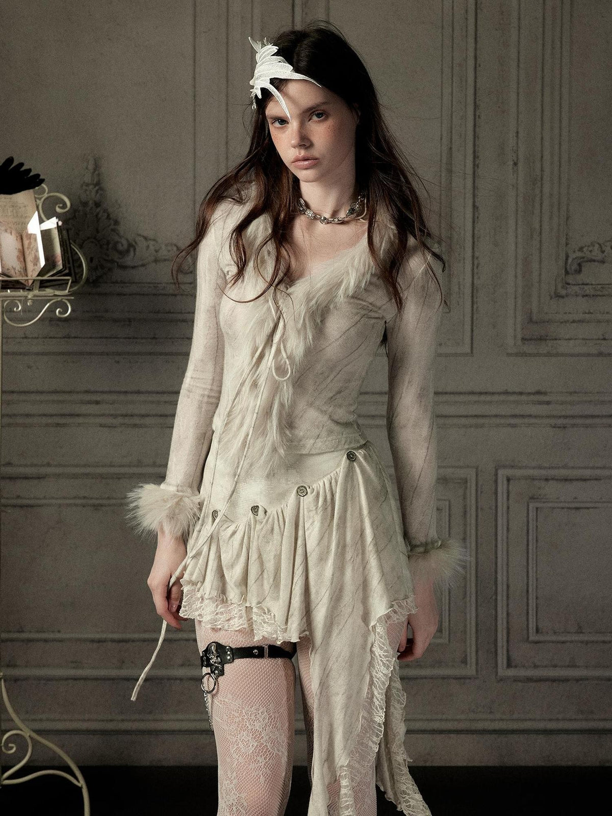 ALL iN plan Beige Faux Fur Collar Cropped Slim Fit Women&