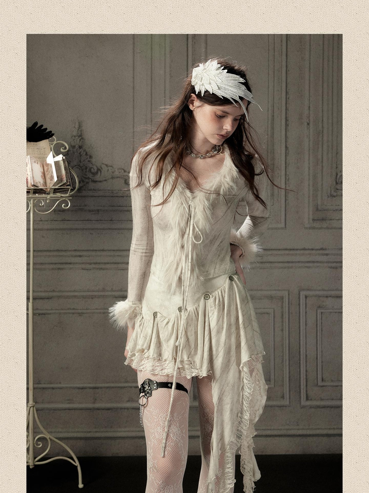 ALL iN plan Beige Faux Fur Collar Cropped Slim Fit Women&