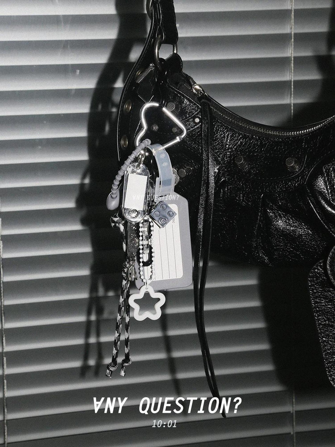 ANYQUESTION Black White Gray Original Pant Clip Bag Charm Women&
