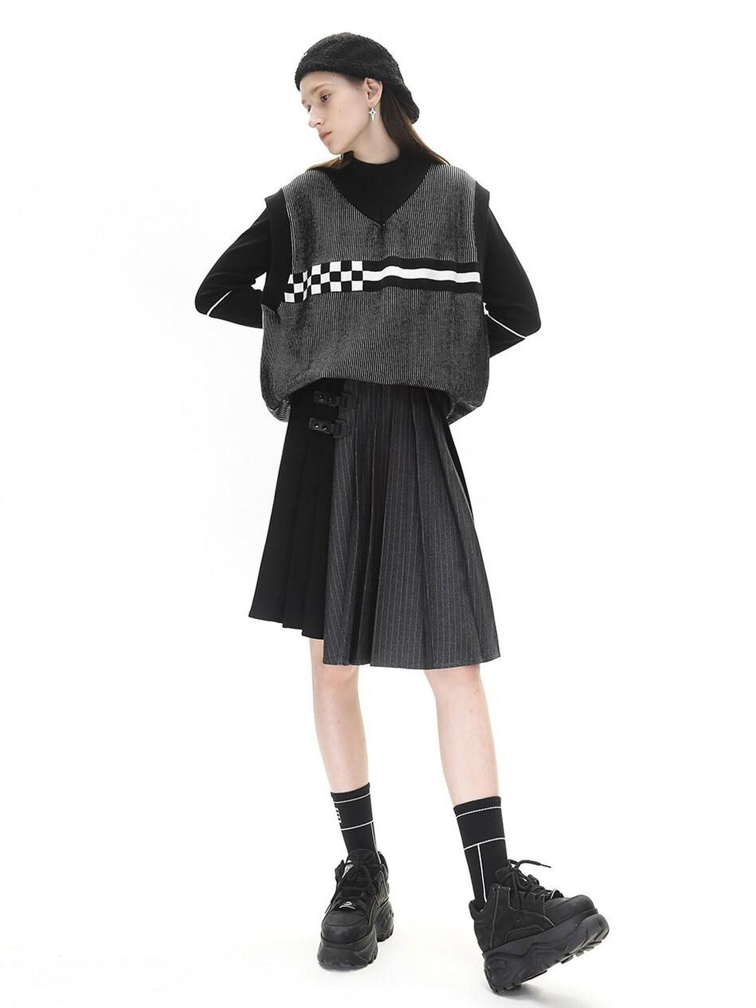 ANYQUESTION Black White Striped Jacquard V-neck Loose Knit Women&