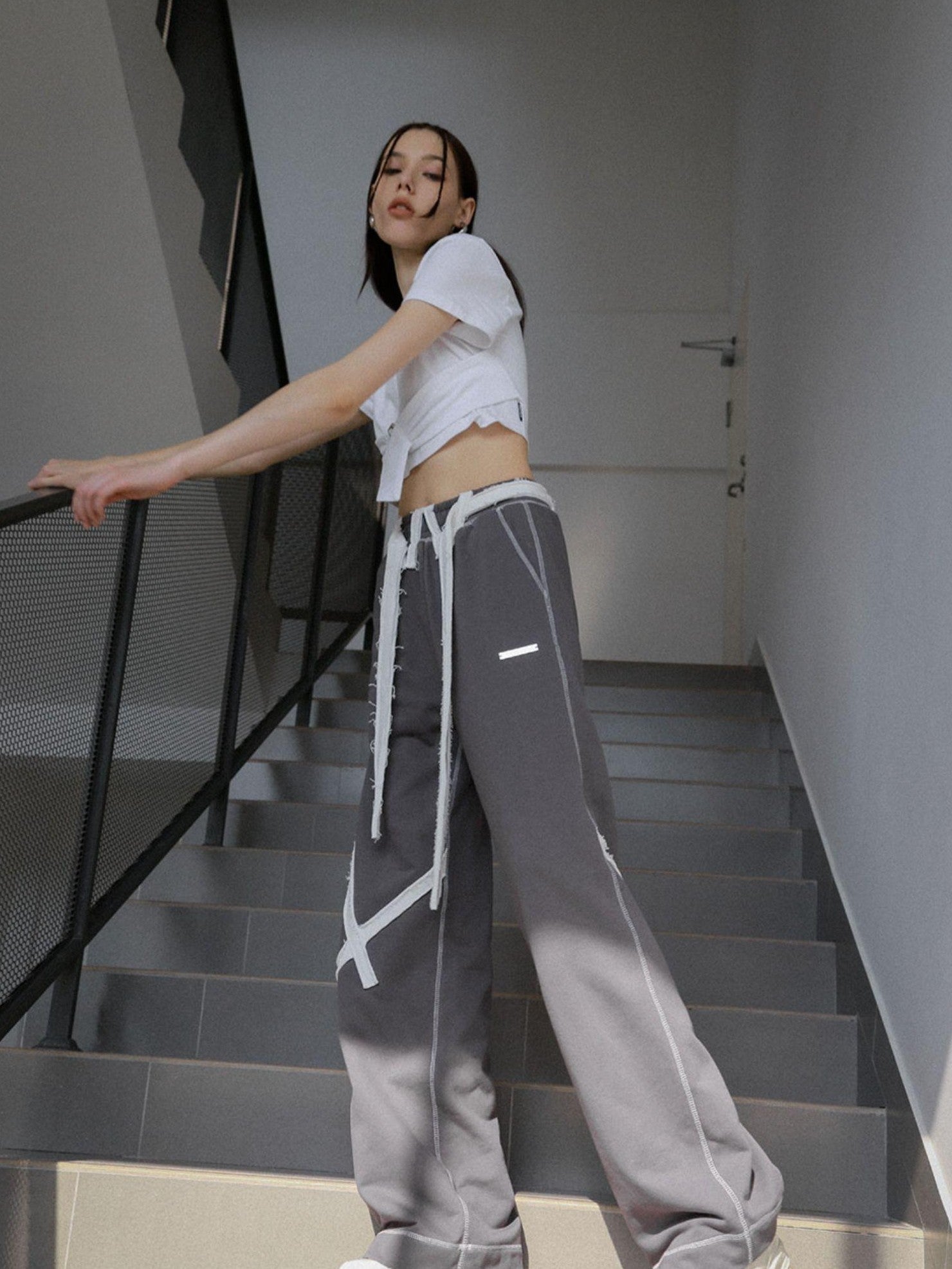 ANYQUESTION Deep Gray Tape Stripe White Frayed Topstitch Women&