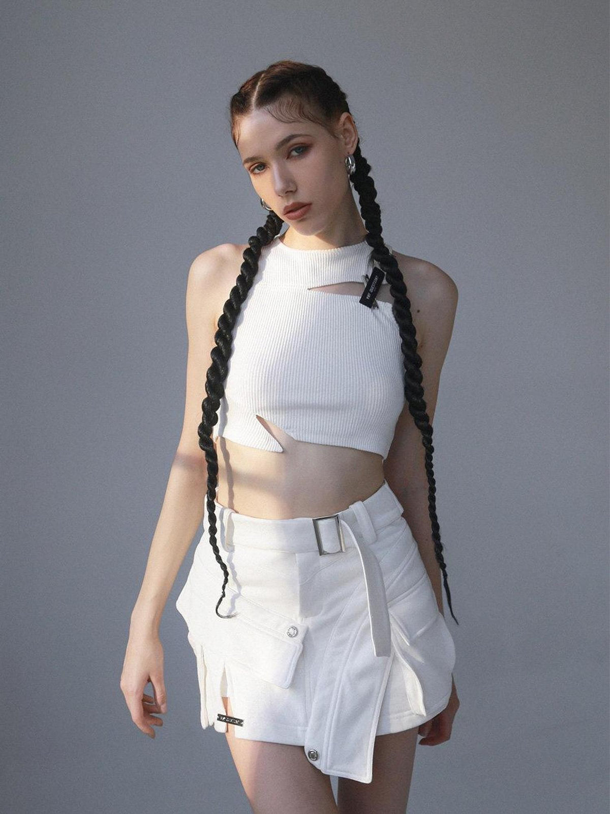ANYQUESTION White Irregular Deconstructed Cutout Splice Sweatshirt Women&