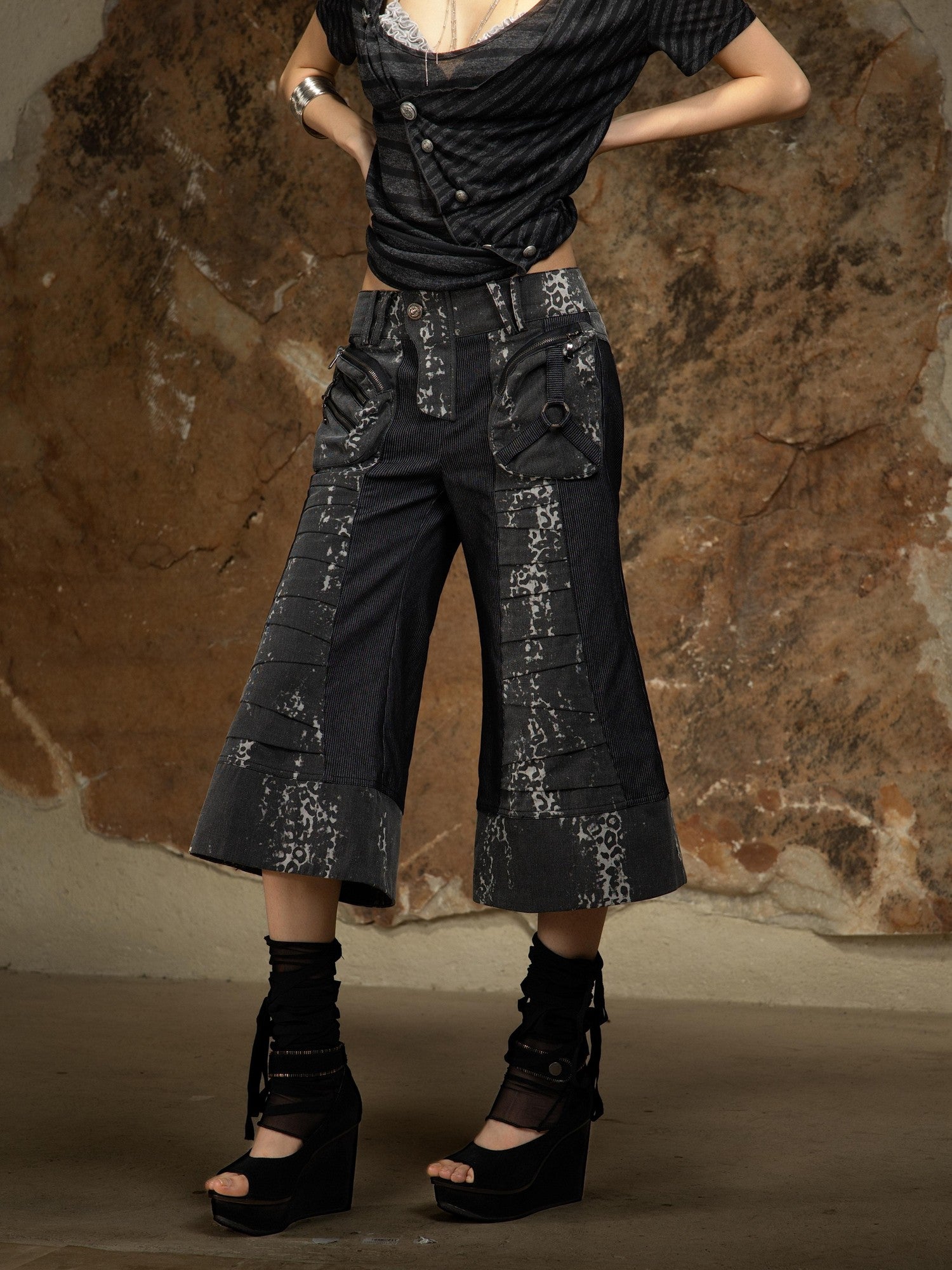 ARIADNAw Dark Punk Printed Pockets Button Low Waist Micro Flare Women&
