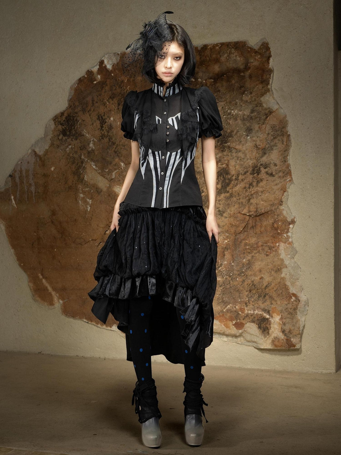 ARIADNAw Edgy Punk Stand Collar Short Sleeve Striped Women Puff-Sleeve Blouses
