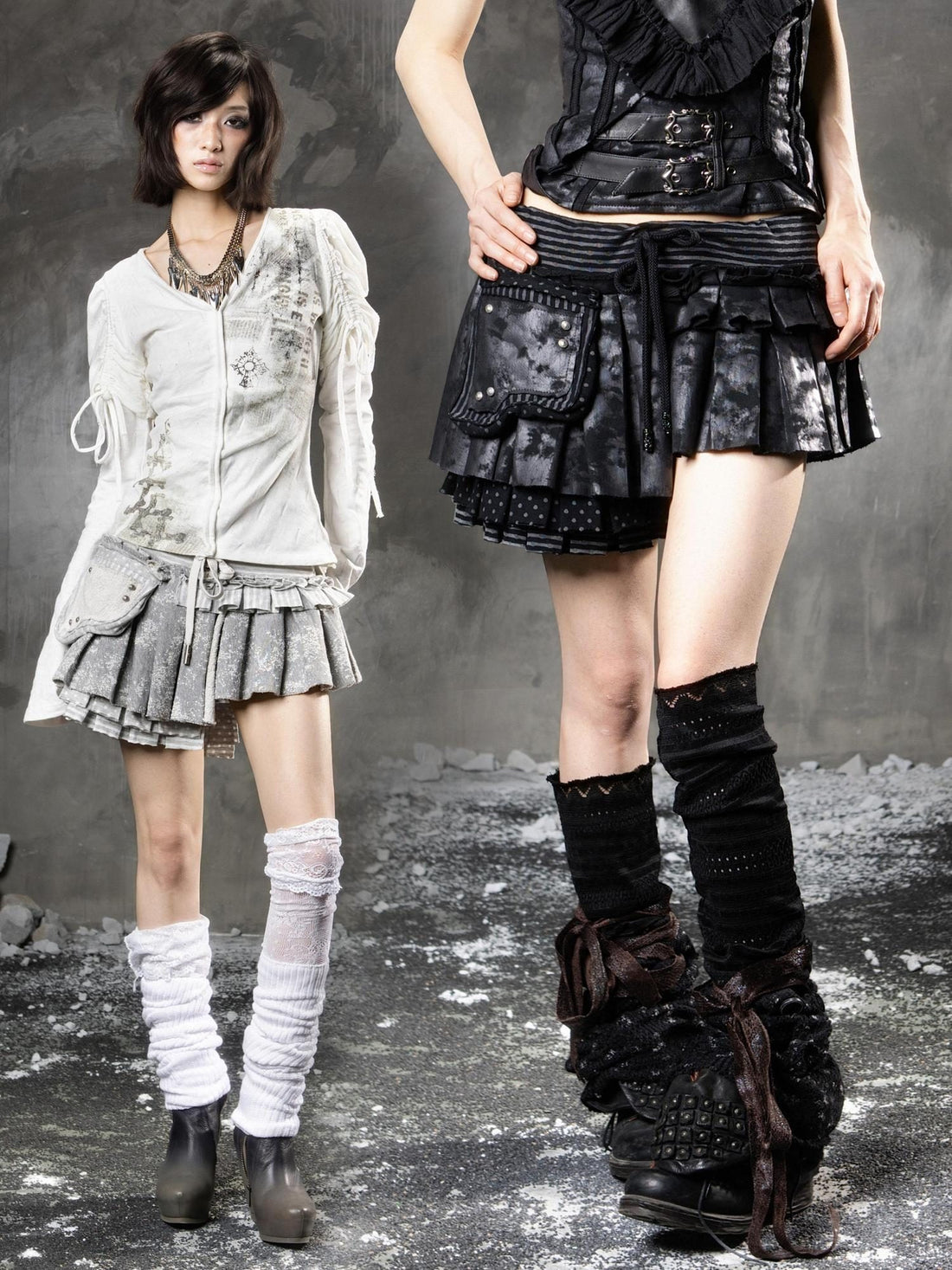 ARIADNAw Flattering Pleated Slim Fit Asymmetric Low Waist Spliced Black Grey Mini Skirts