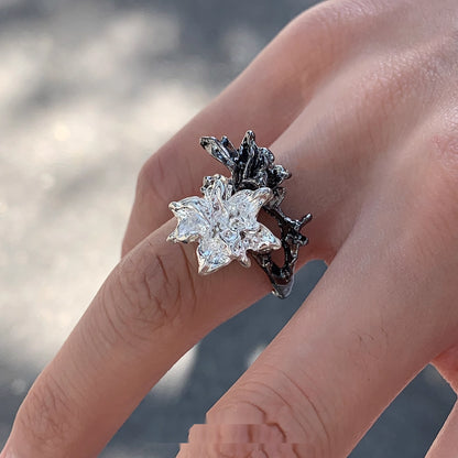 Accessories_Adjustable_Black_White_Flower_Ring_MISSTT