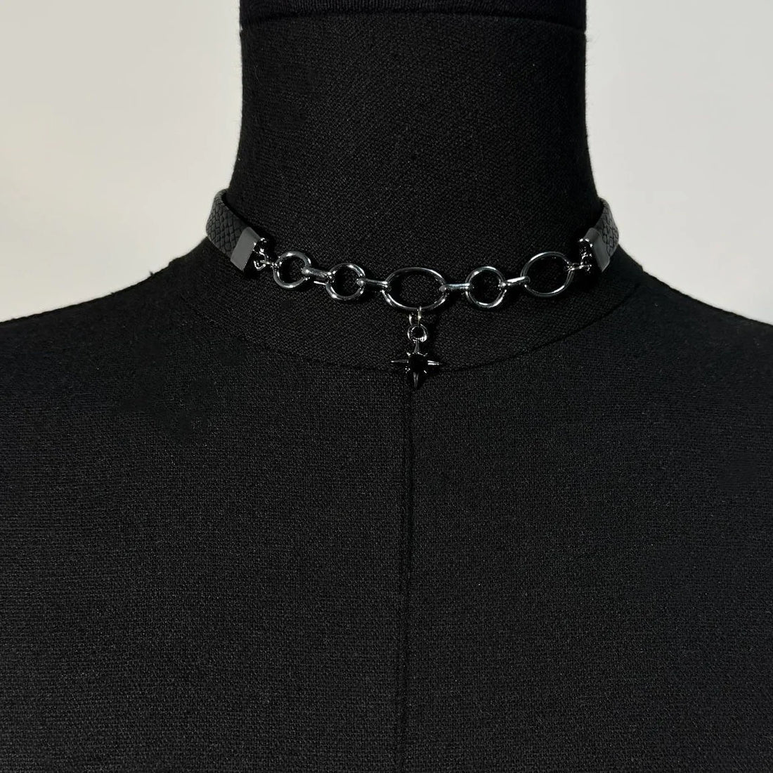 Accessories Black Star Leather Choker With Gunmetal Chain