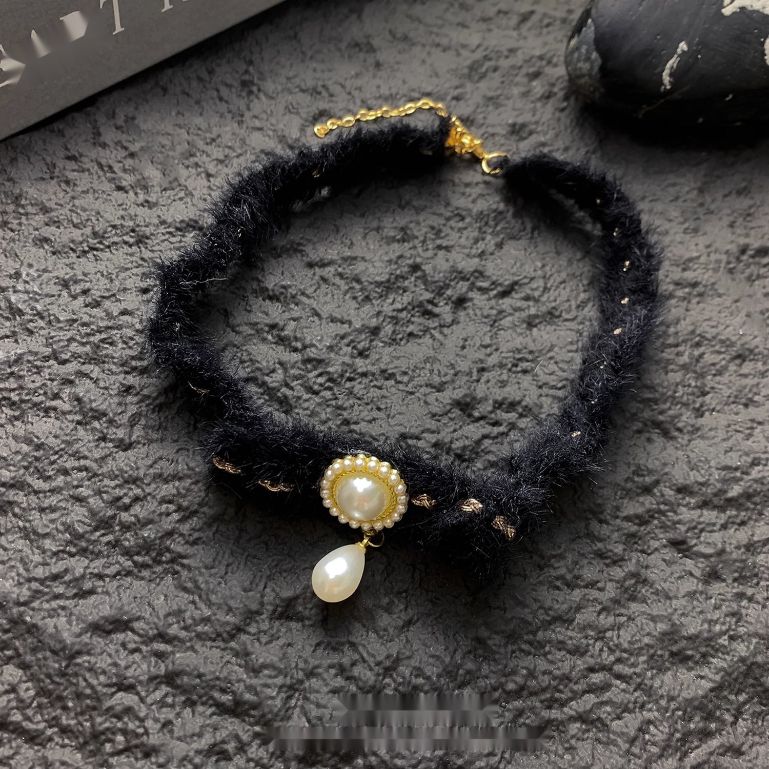 Accessories_Black_Velvet_Pearl_Choker_MISSTT