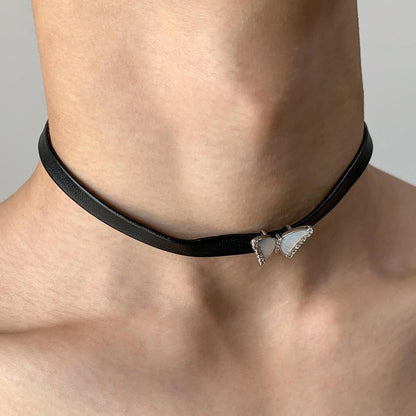 Accessories Butterfly Choker Necklace
V-Neck
T-Shirt
Long-Sleeve