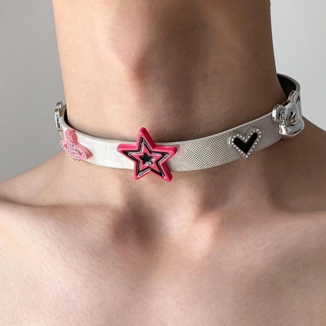 Accessories Celestial Choker Necklace
V-neck
T-shirt
Long Sleeve