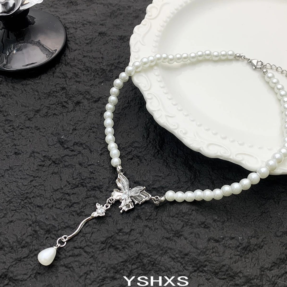 Elegant 3D Butterfly Pearl Choker Necklace