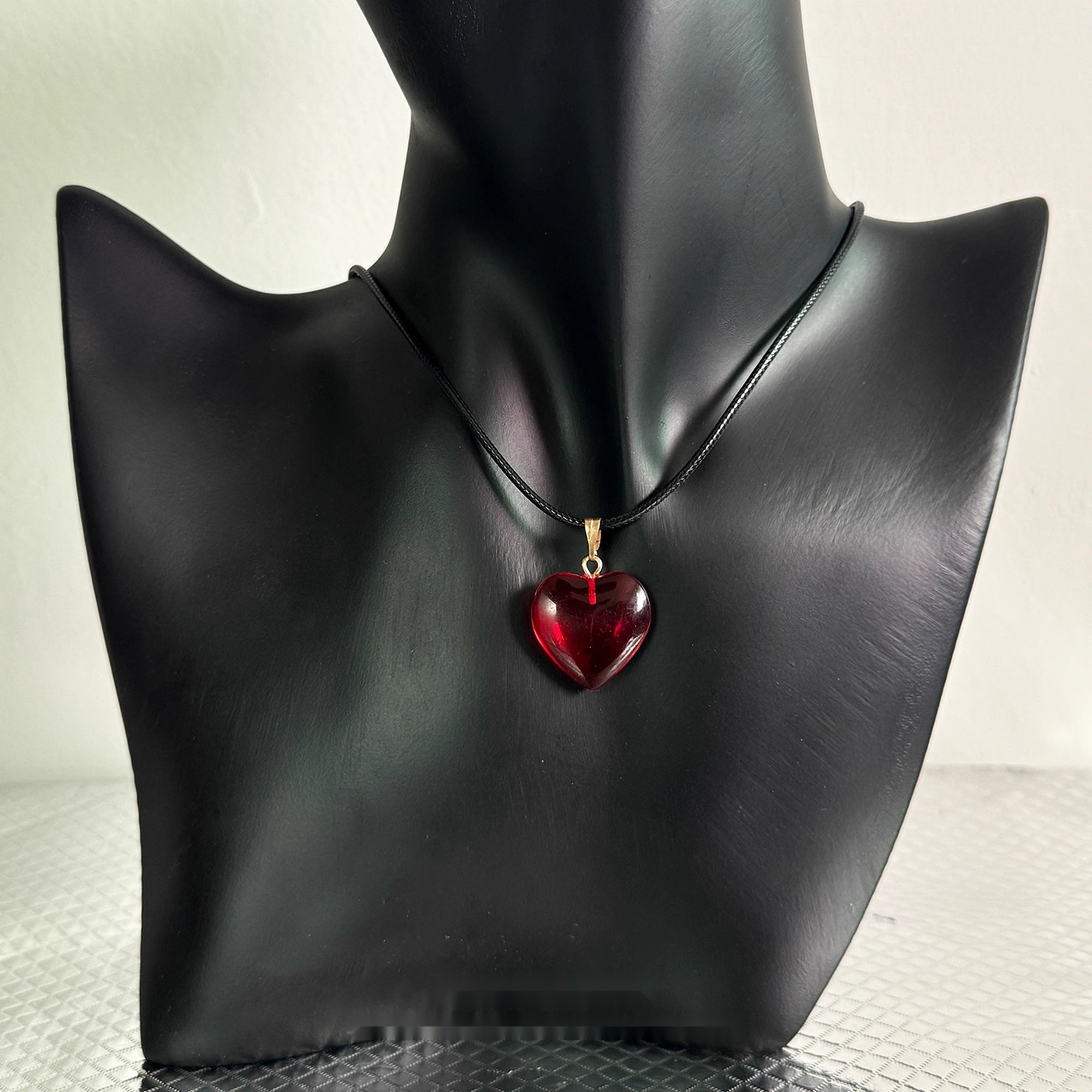 Accessories_Red_Heart_Choker_Necklace_MISSTT