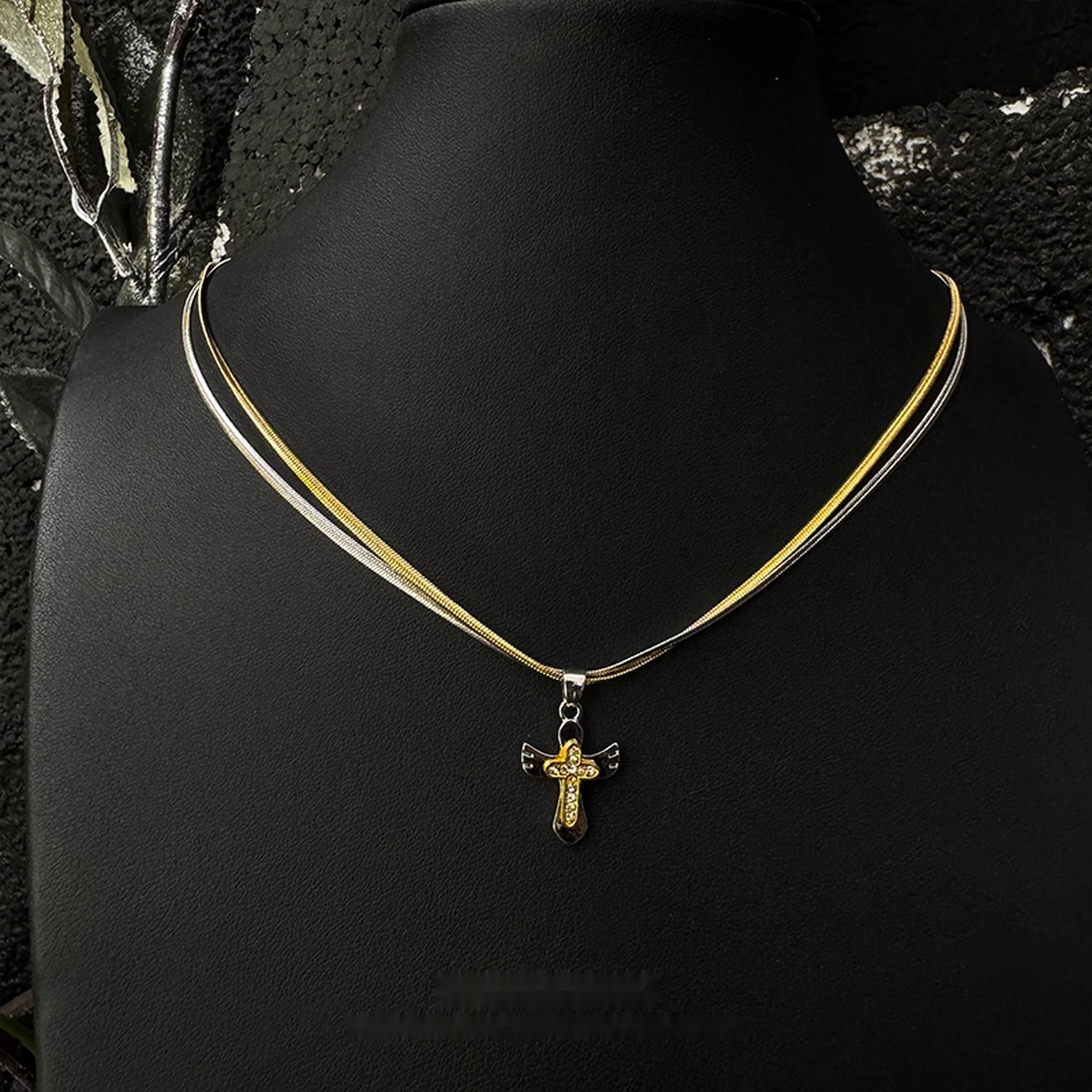 Accessories_Stylish_Cross_Pendant_Choker_Necklace_For_Men_MISSTT
