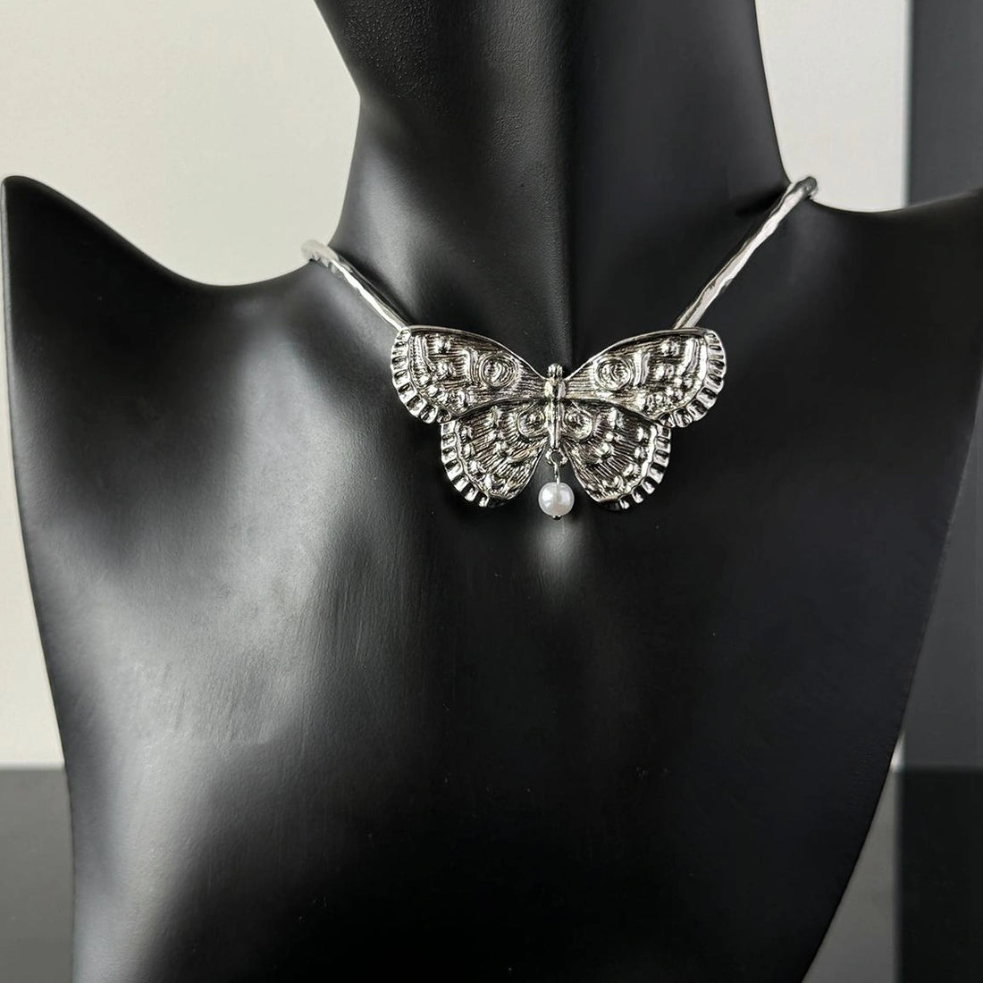 Accessories Vintage Butterfly Pearl Choker