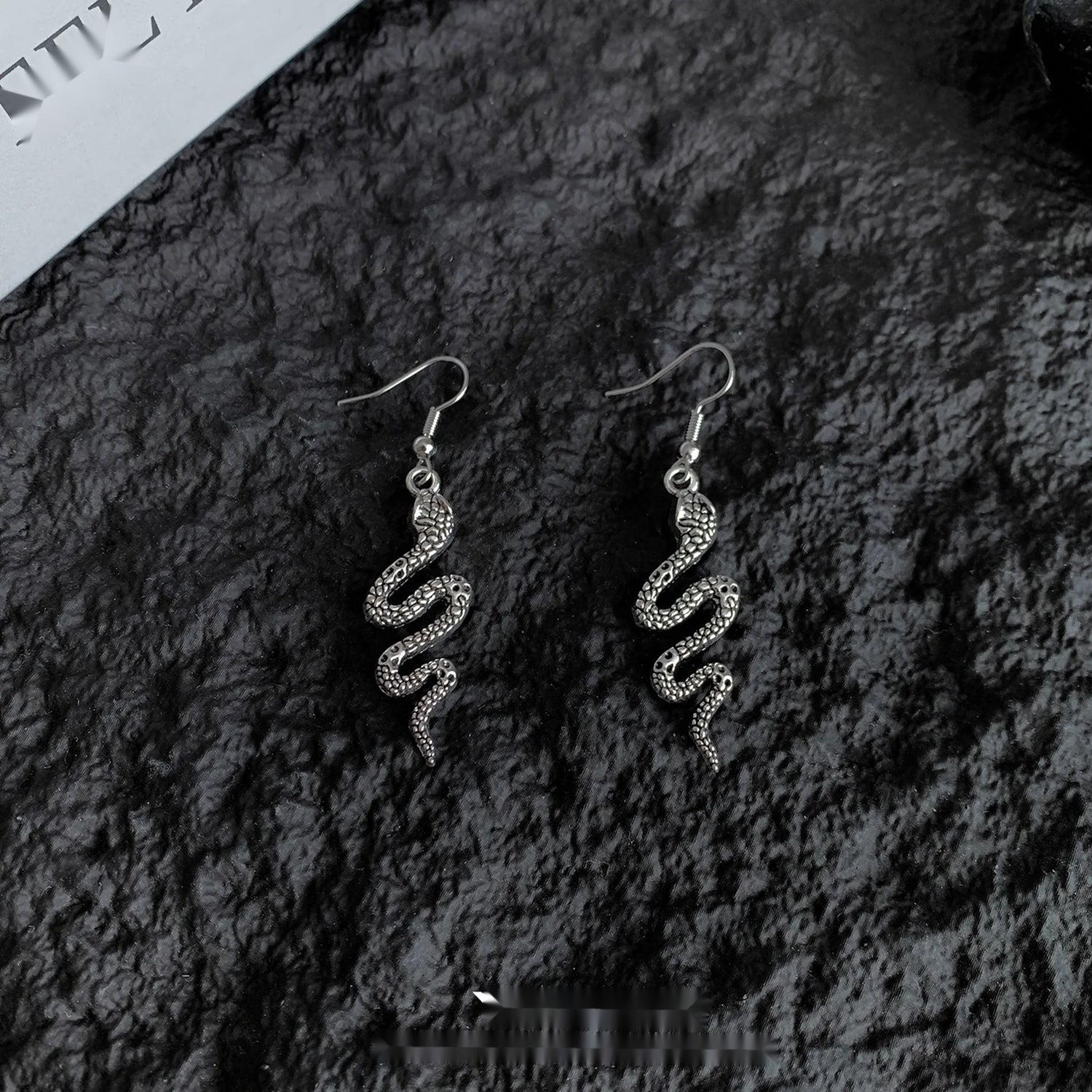 Accessories_Vintage_Silver_Serpent_Wrap_Ear_Hook_MISSTT