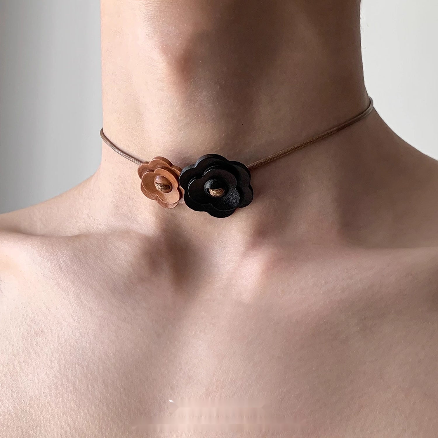 Accessories_Wooden_Flower_Choker_With_Leather_Lace_Necklace_MISSTT