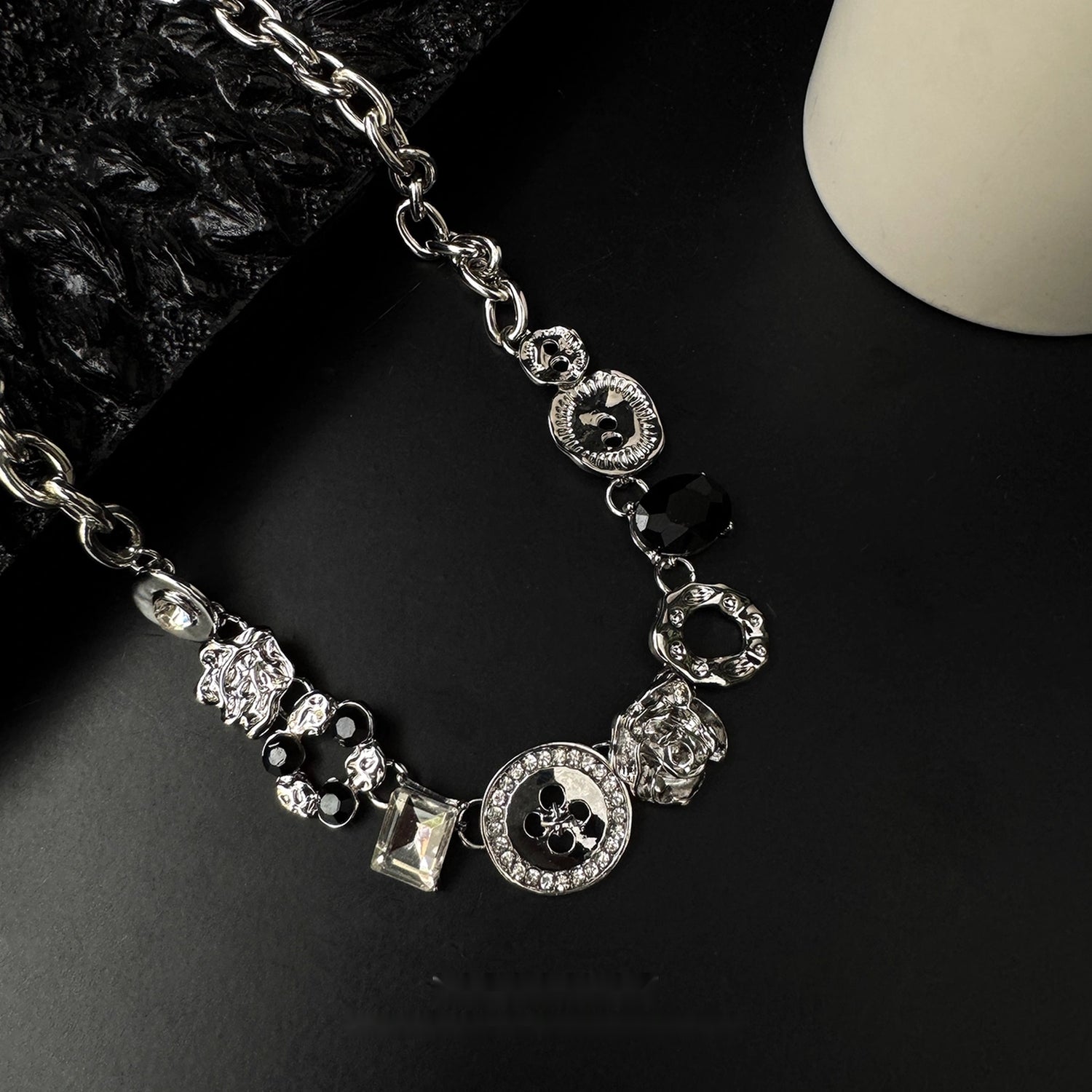 Accessories_Y2K_Vintage_Button_Choker_Necklace_MISSTT