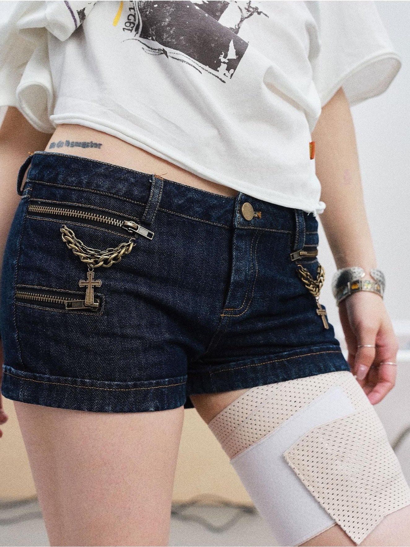 Achihara Lukashi Super Short Pants Hot 2024 New Summer And Autumn Chain Denim Shorts 31