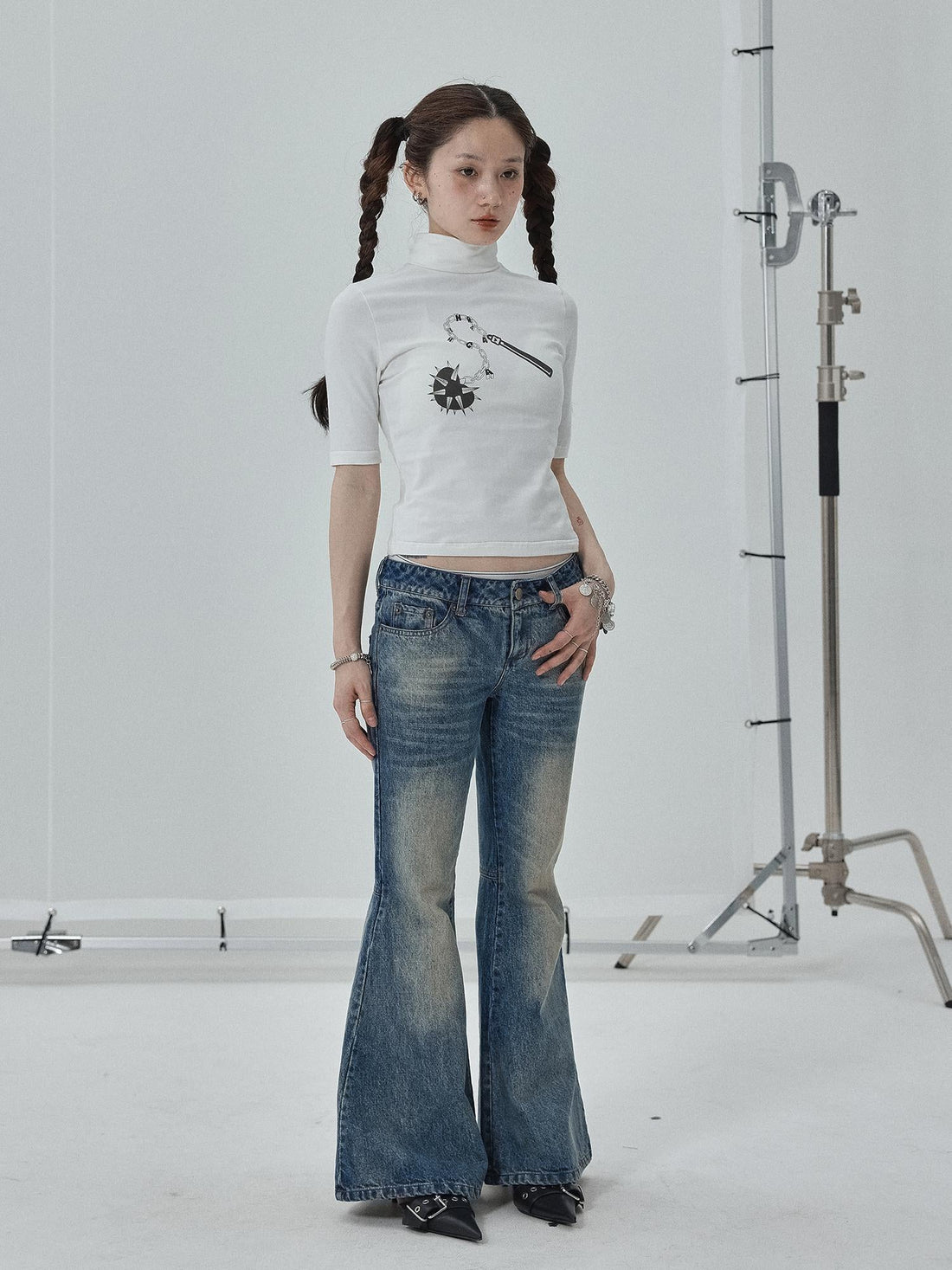 Achihara Achihara Low Rise Flared Wide Leg Jeans