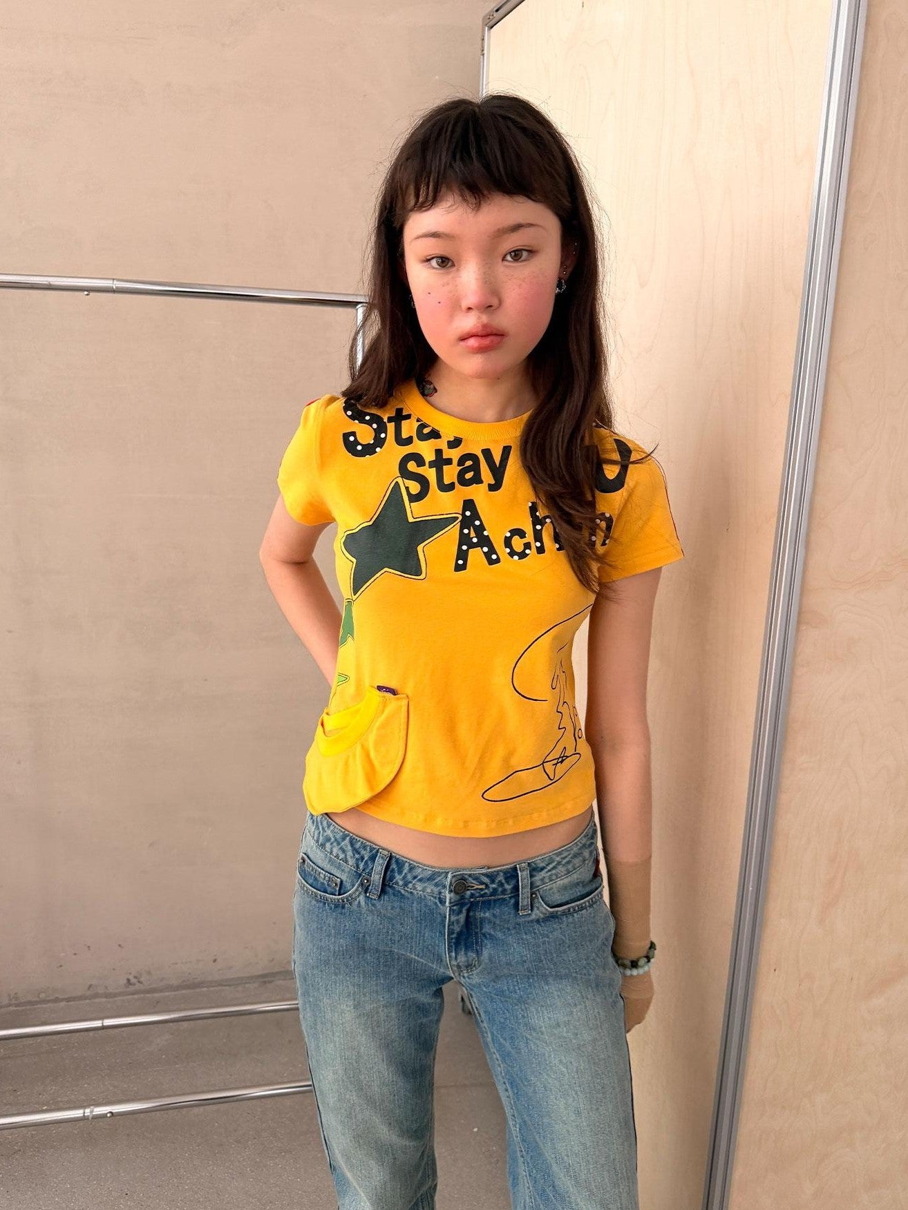 Achihara Cropped Letter Print Vintage Slim Crew Neck Women&
