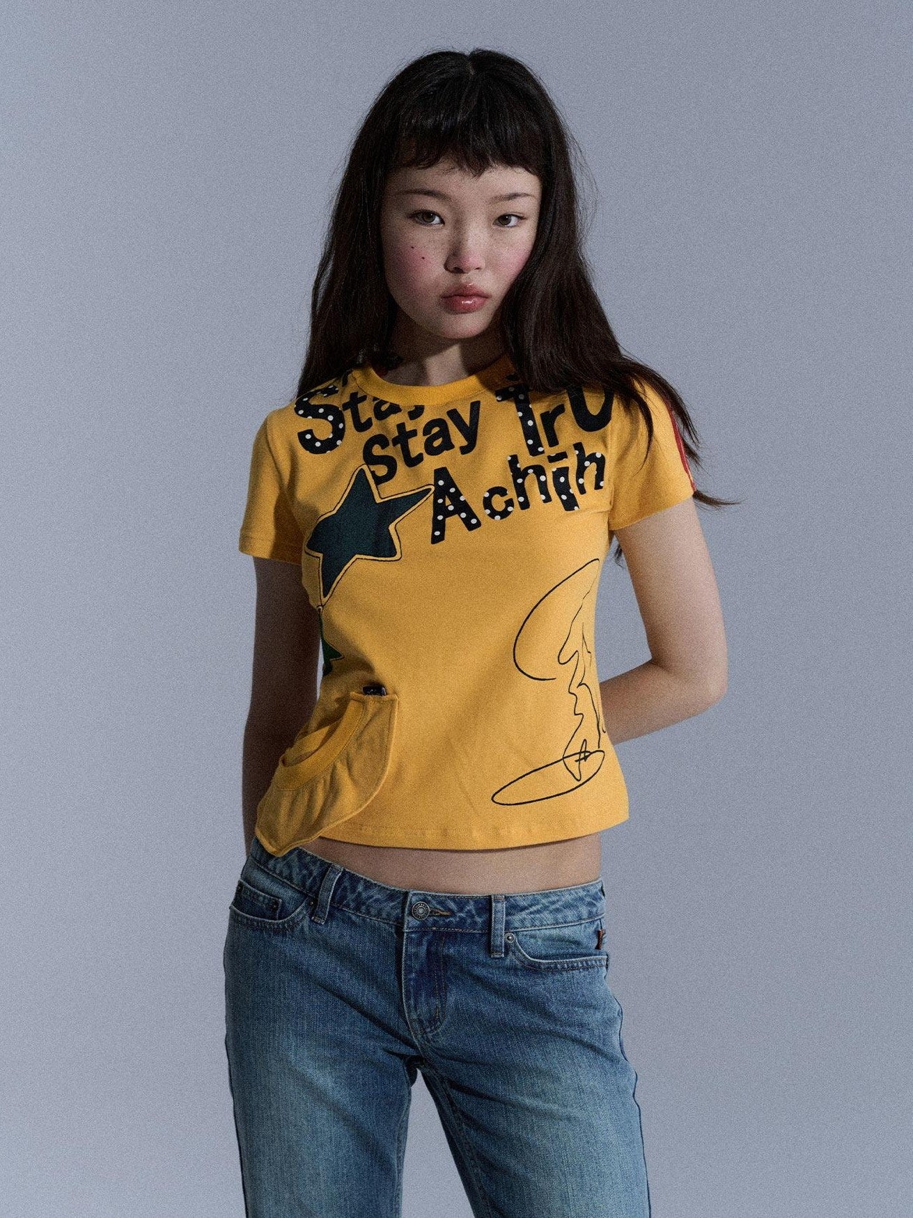 Achihara Cropped Letter Print Vintage Slim Crew Neck Women&