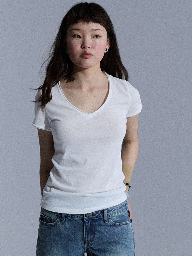 Achihara_Cropped_Raw_Hem_V-neck_Slim_Fit_Women&