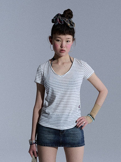 Achihara_Cropped_Raw_Hem_V-neck_Slim_Fit_Women&