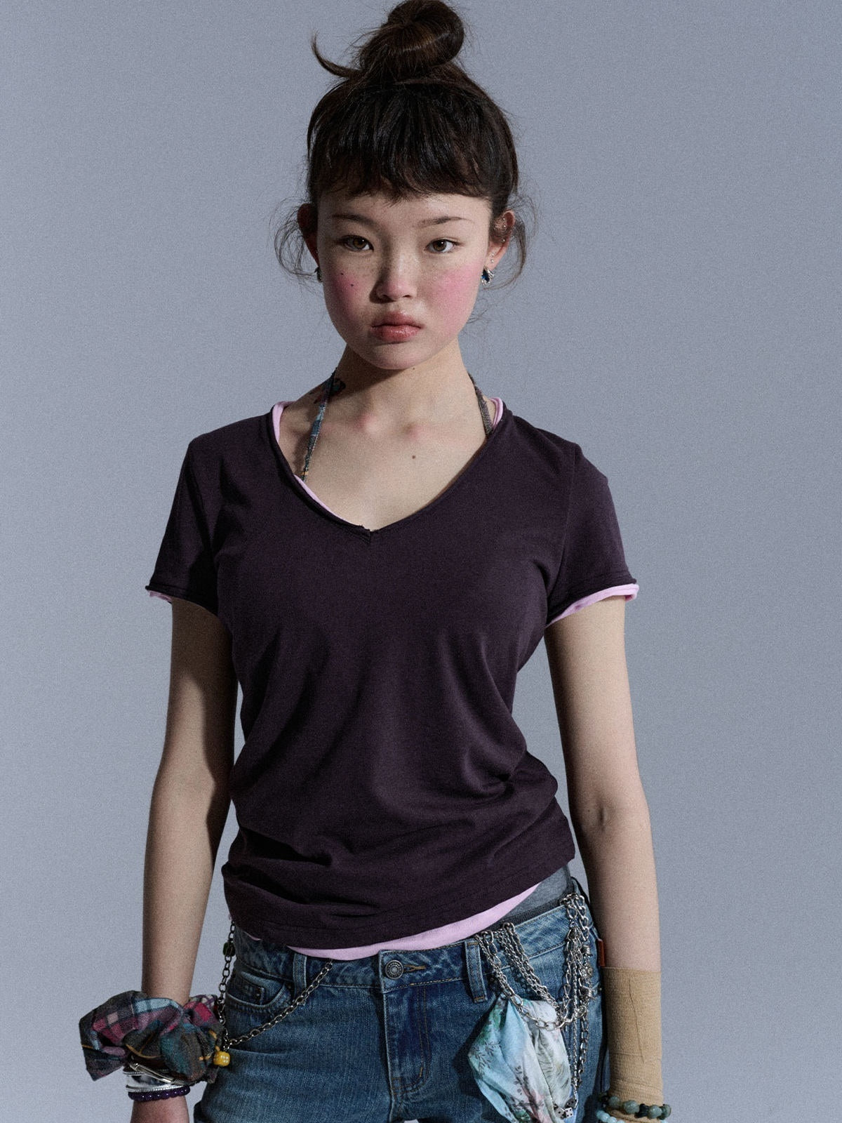 Achihara_Cropped_Raw_Hem_V-neck_Slim_Fit_Women&