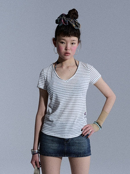 Achihara_Cropped_Raw_Hem_V-neck_Slim_Fit_Women&