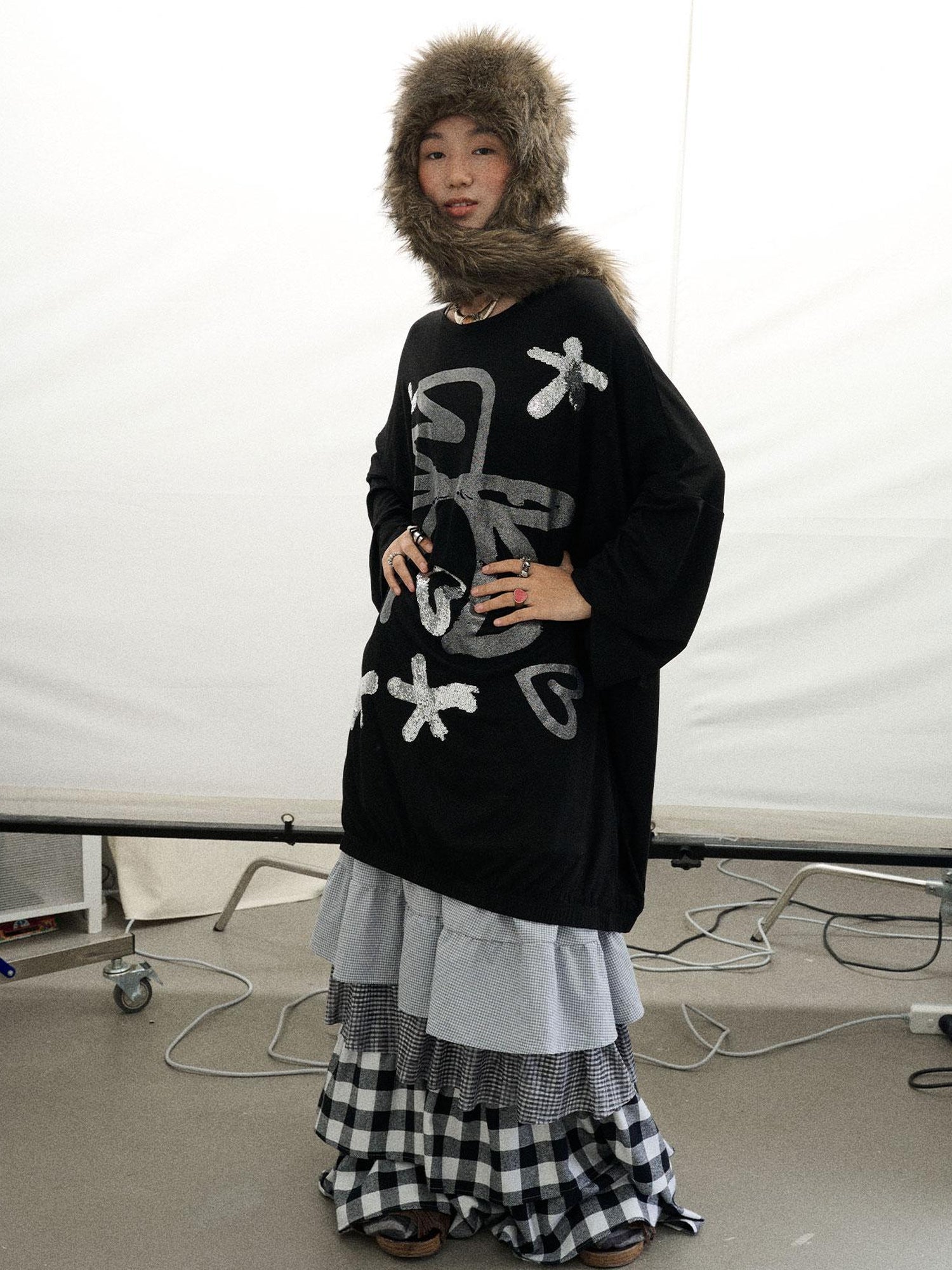 Achihara Dancing Bobo Monster Glitter Loose Tee