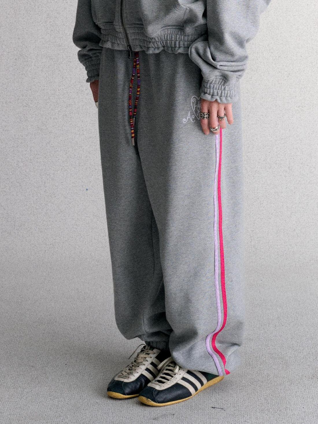 Achihara Embroidered Contrast Color Loose Fit Women&