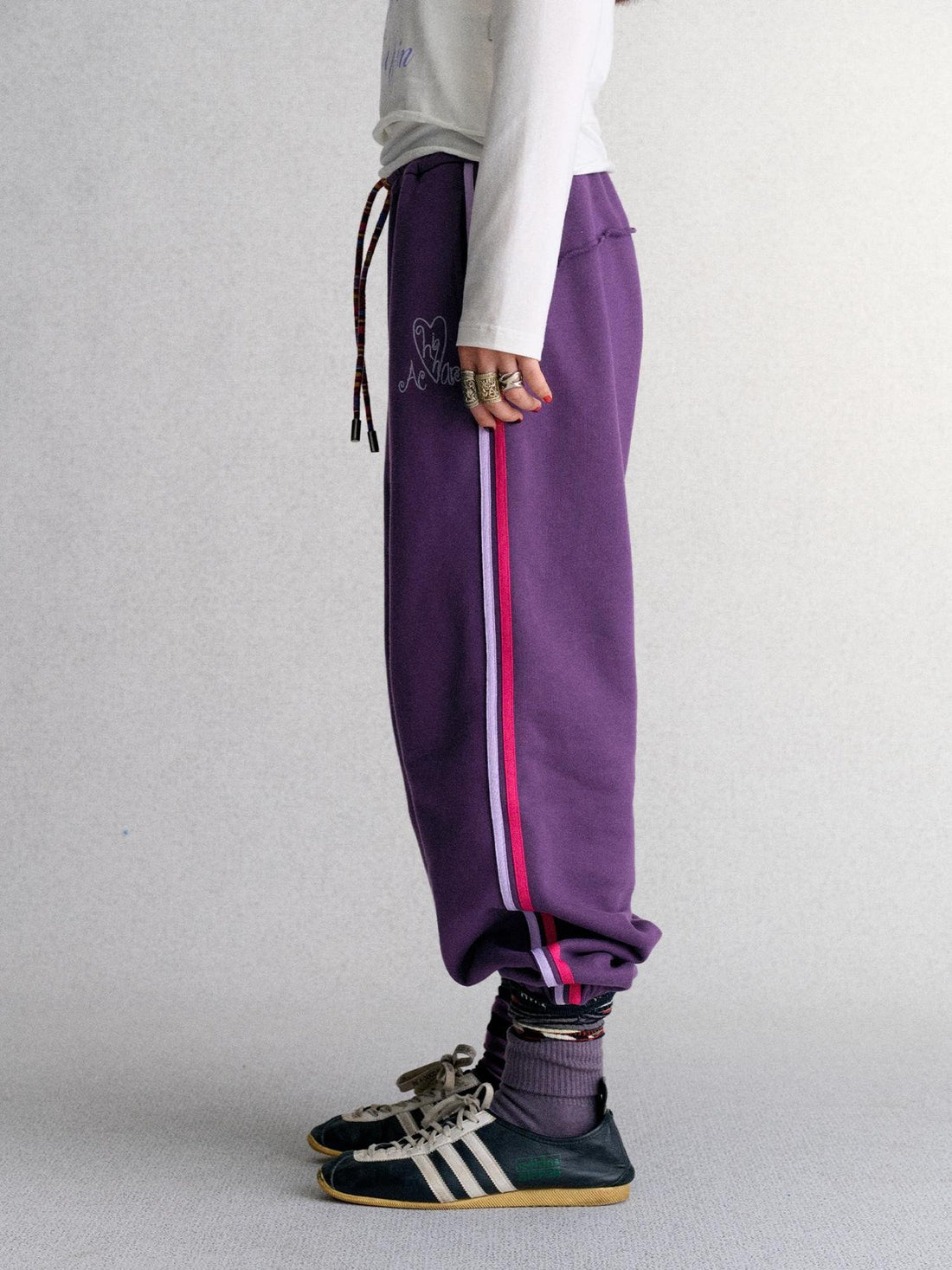 Achihara Embroidered Contrast Color Loose Fit Women&