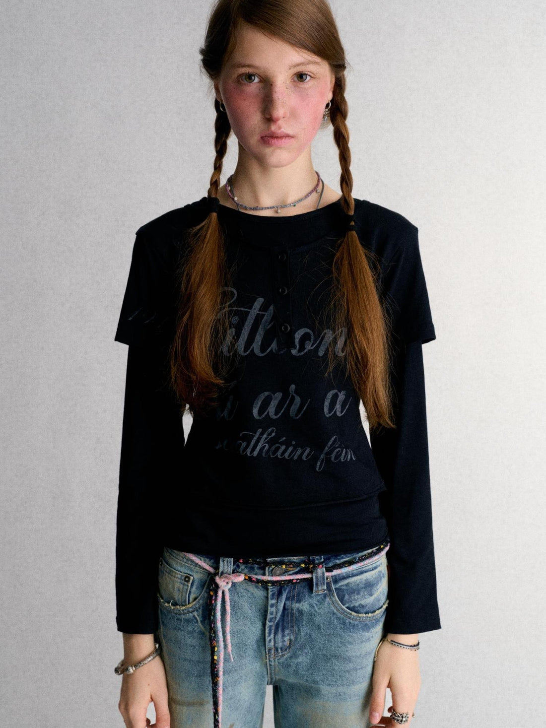 Achihara Faux Layered Letter Print Henley Women&