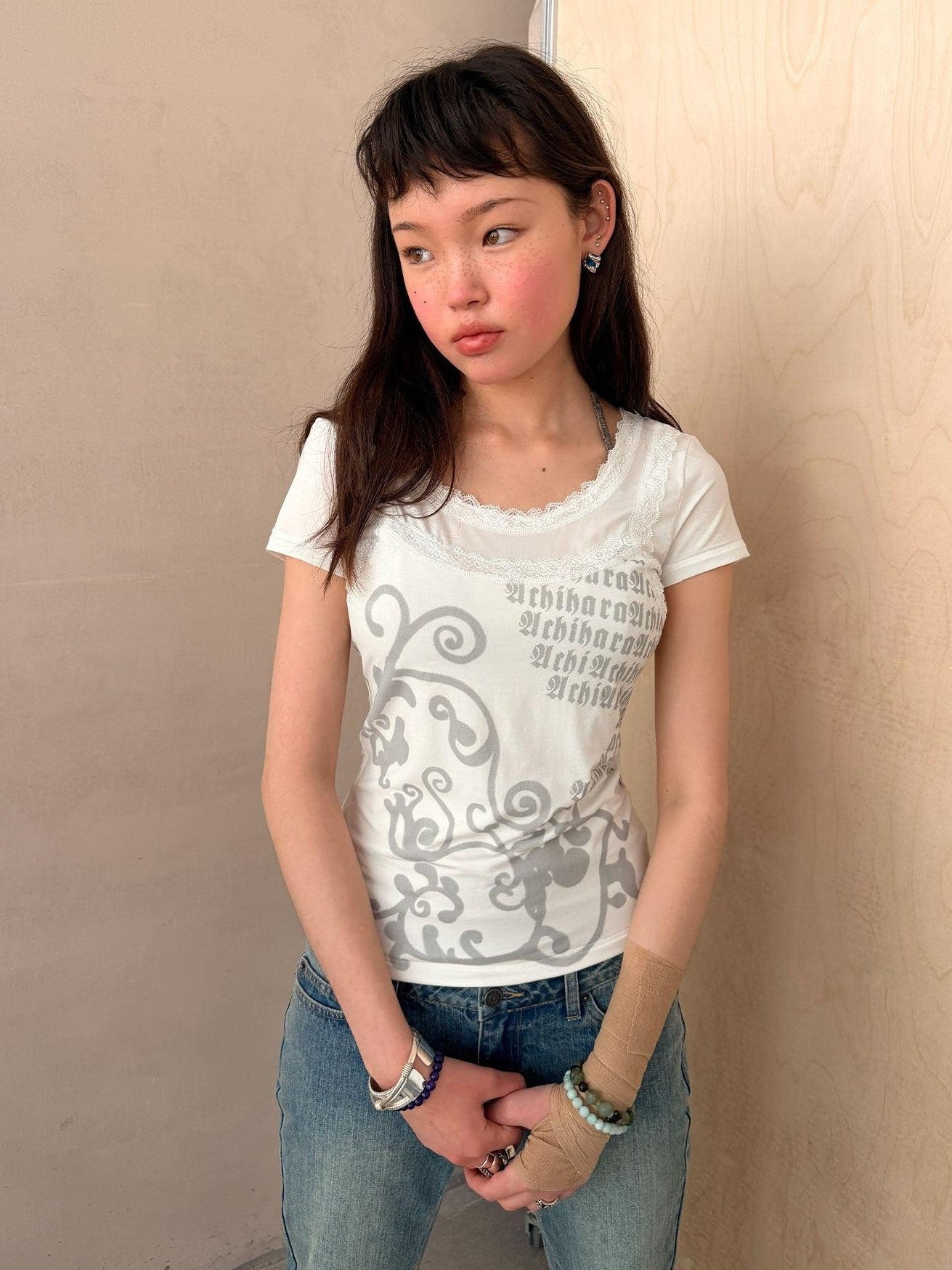 Achihara Lace Letter Print Round Neck Slim Fit Women&