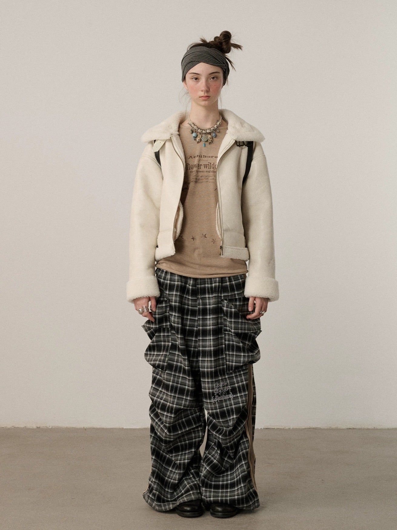 Achihara Lightweight Polyester Blend Fold Detail Short Straight Commuter Women Zip Jacket