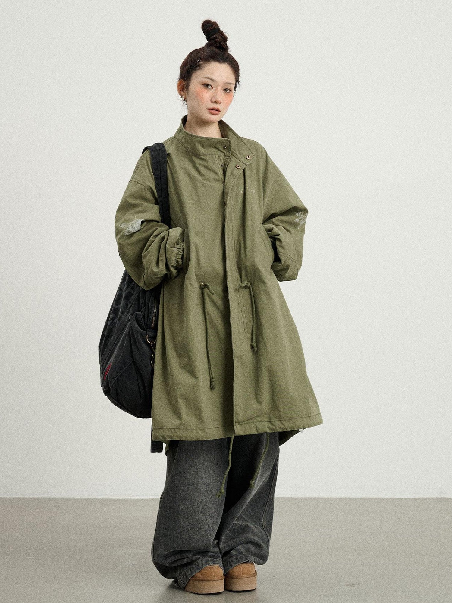 Achihara Love Eraser Trench Coat
V-neck
T-shirt
Long-Sleeve