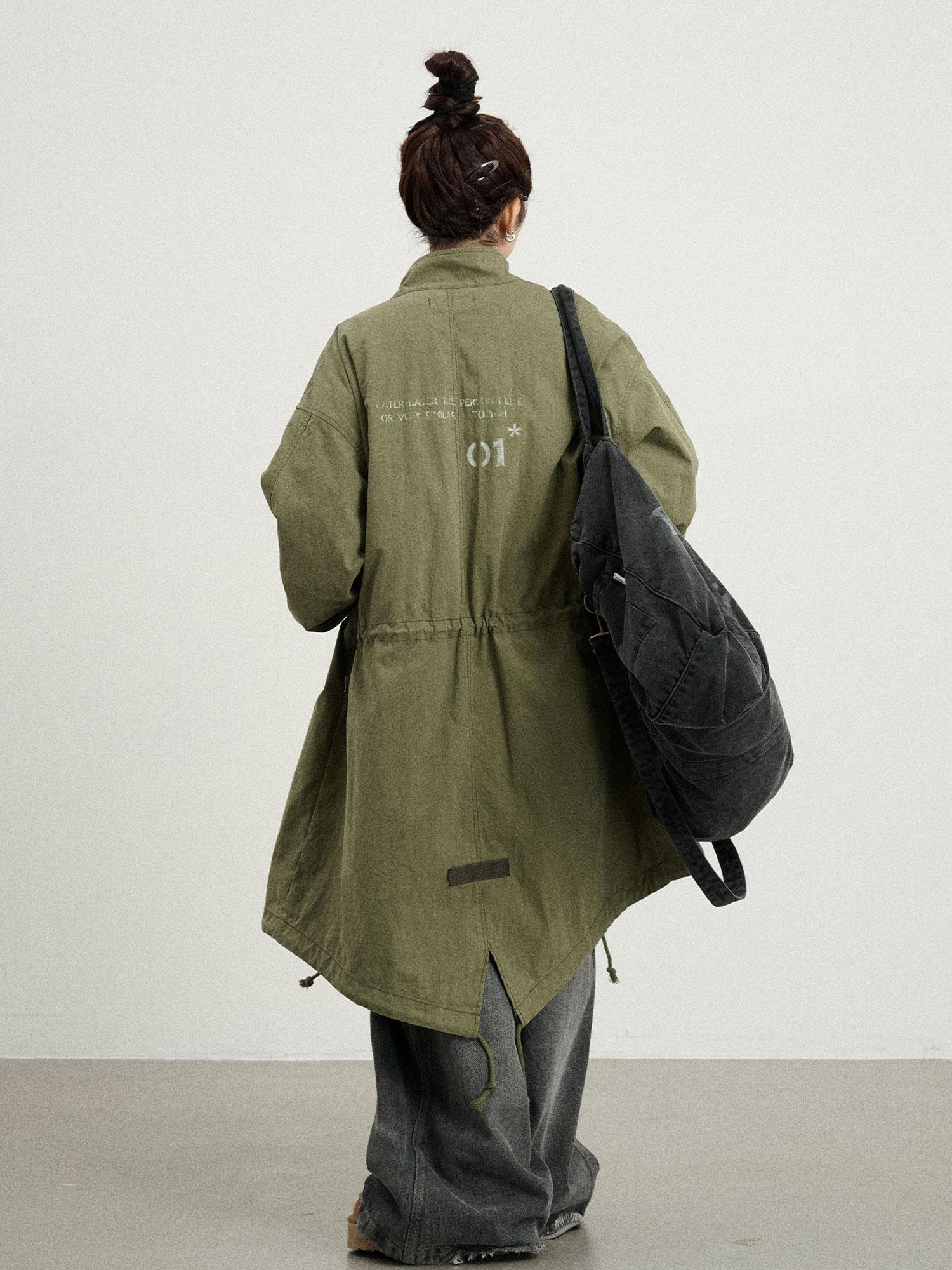 Achihara Love Eraser Trench Coat
V-neck
T-shirt
Long-Sleeve