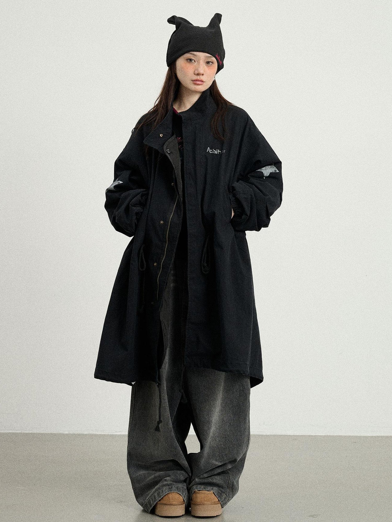 Achihara Love Eraser Trench Coat
V-neck
T-shirt
Long-Sleeve