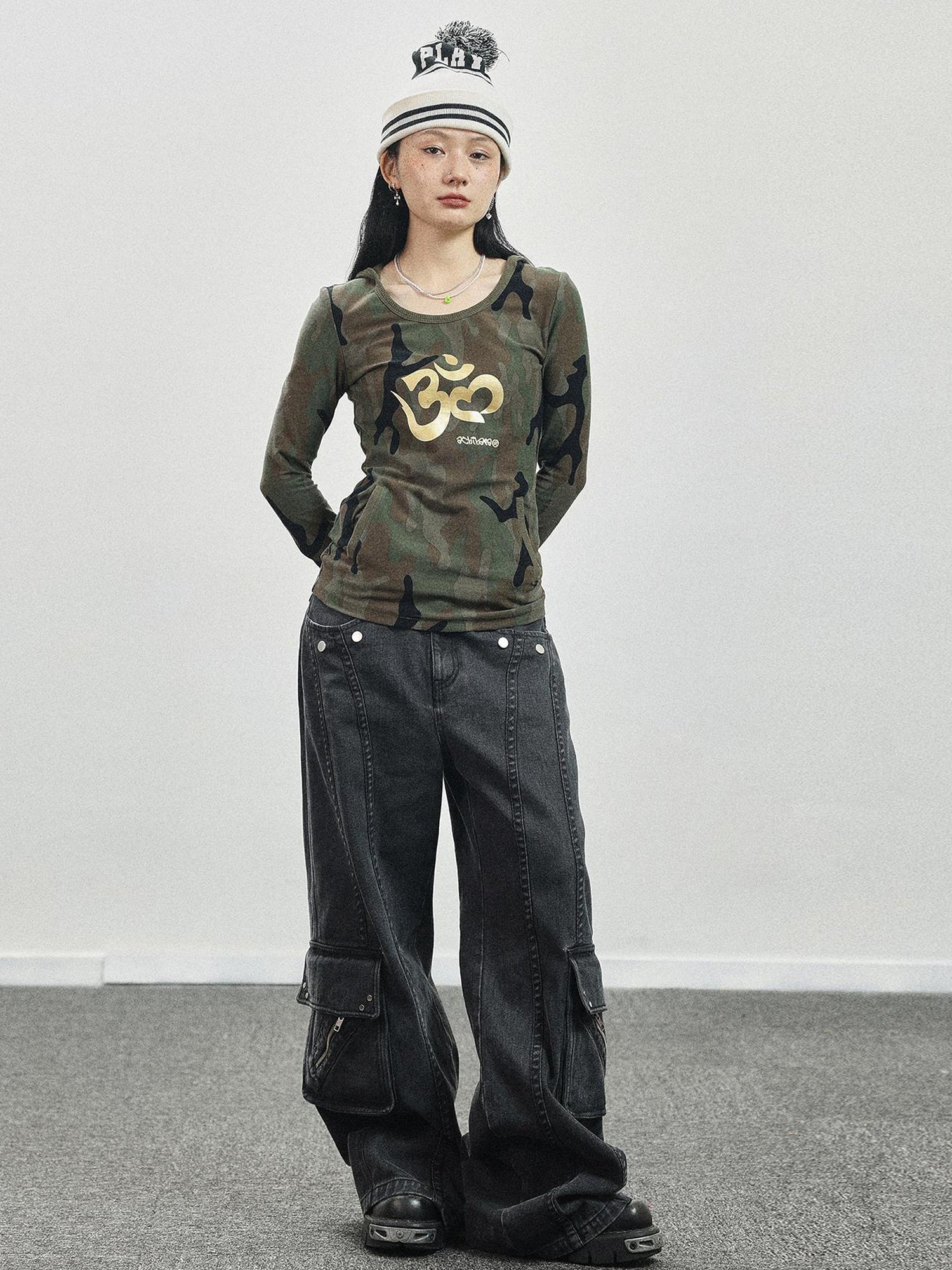 Achihara Olive Om Dream Print Long Sleeve Tee