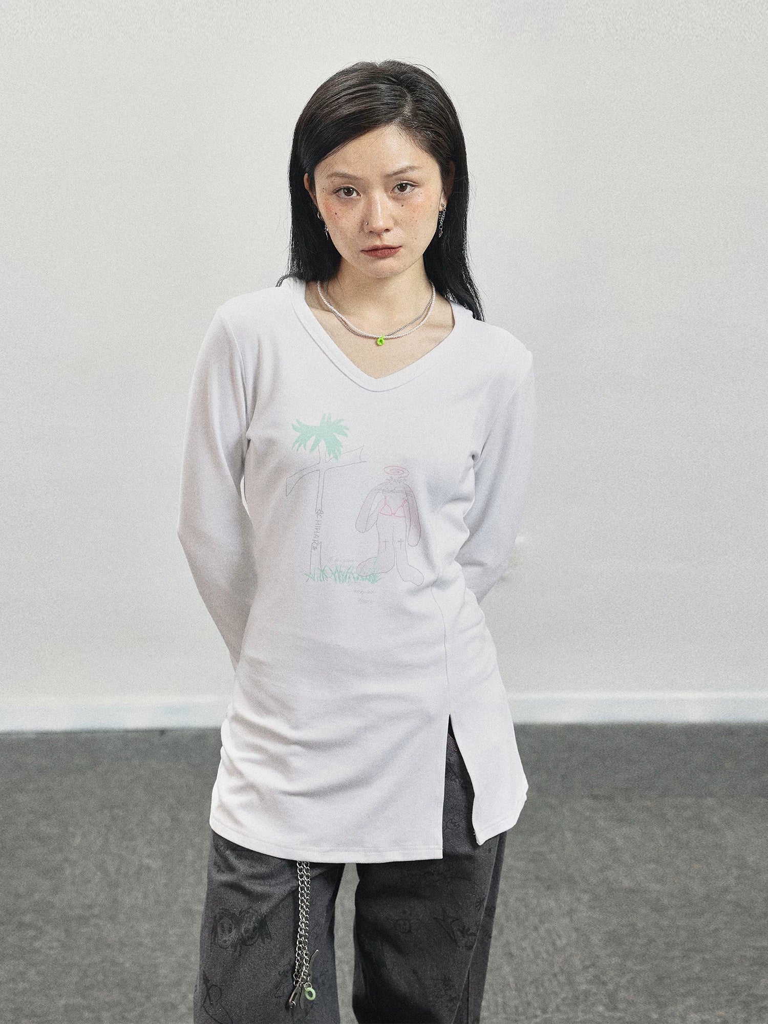 Achihara Peter Rabbit V-Neck Hooded Slim Fit Tee-5