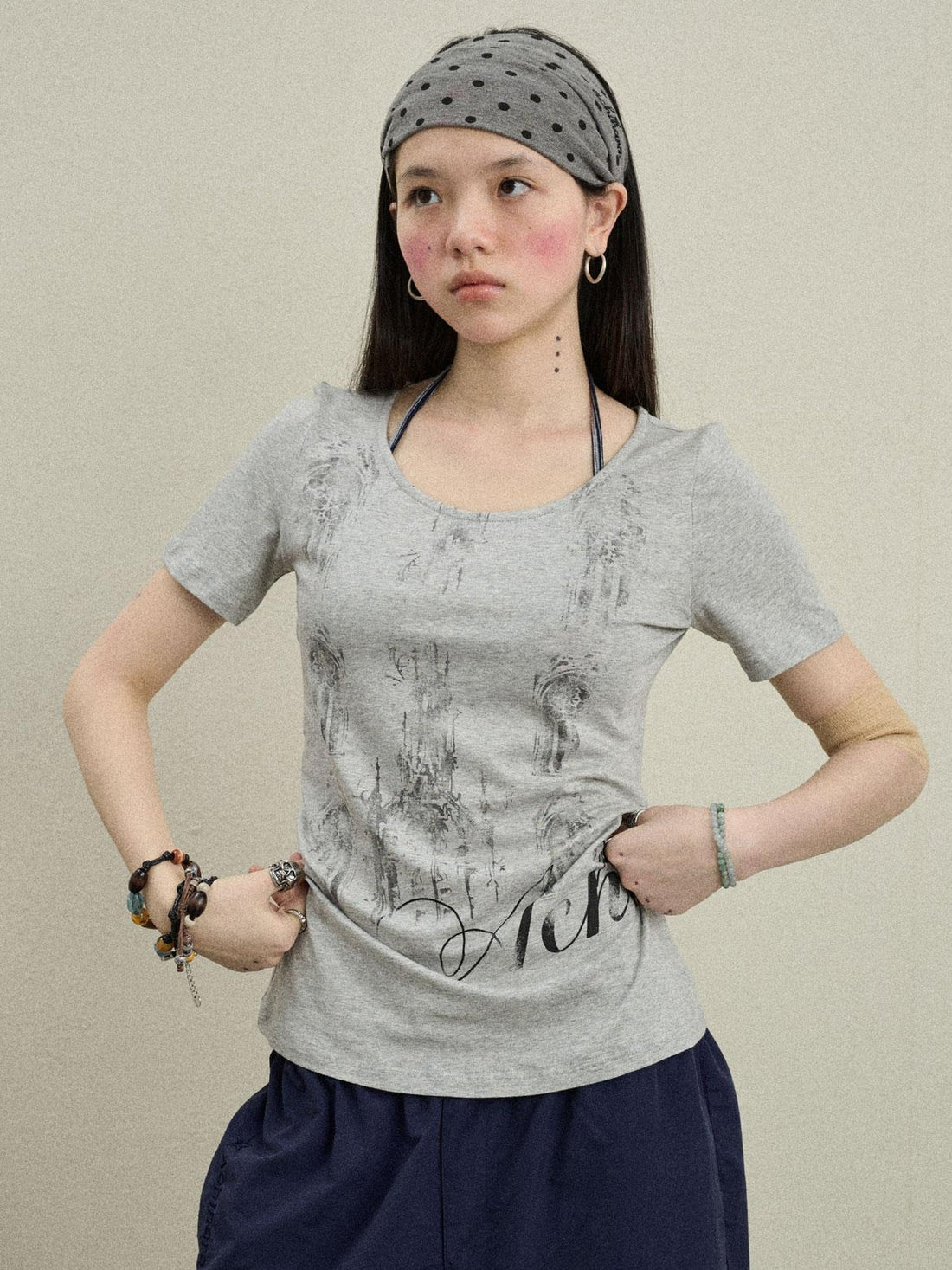 Achihara Romanesque Print Tee V-neck T-shirt Long-Sleeve