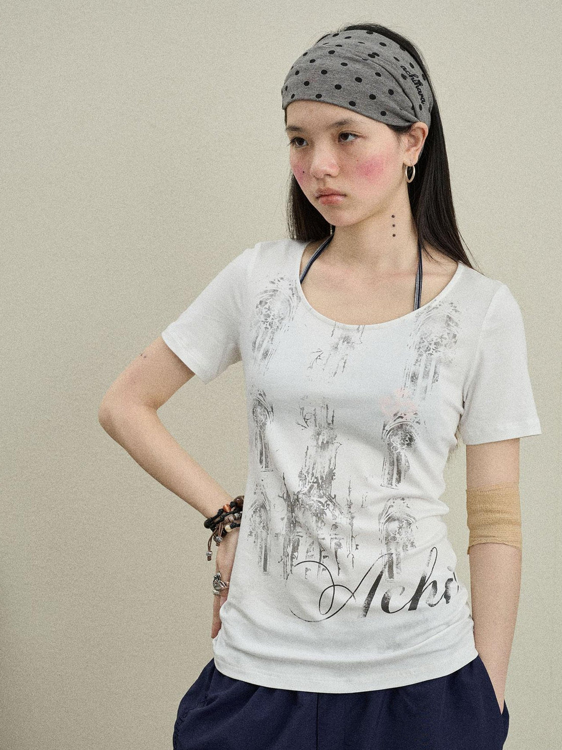 Achihara Romanesque Print Tee V-neck T-shirt Long-Sleeve