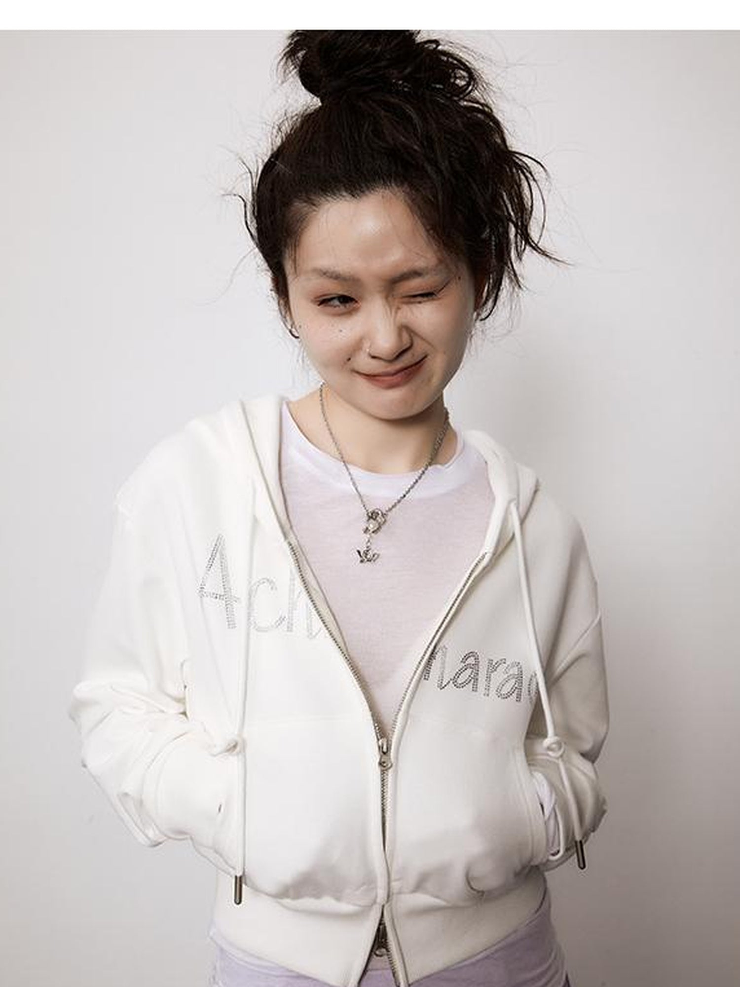 Achihara Short Heavy Hooded Sweater With Rhinestones